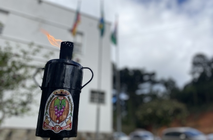 Solenidade de acendimento foi realizada na Prefeitura Municipal