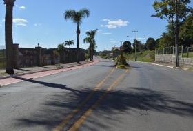 Limpeza ser feita nos dois lados da via (Foto: Prefeitura/Divulgao)