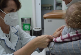 Vacina tambm  aplicada em crianas de 5 a 9 anos e adultos com 55 anos ou mais.